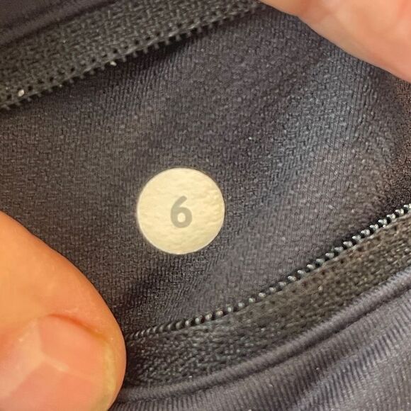 Lululemon Black Dune Burlap Texture Run Inspire Crop II Leggings Size 6 - Picture 7 of 7